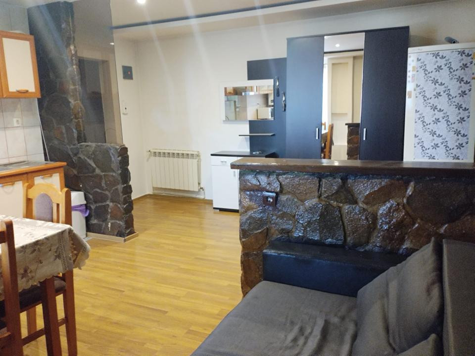 Apartament spațios cu 2 camere | 54 mp | Balcon | Zona Cetății | 350 €/lună