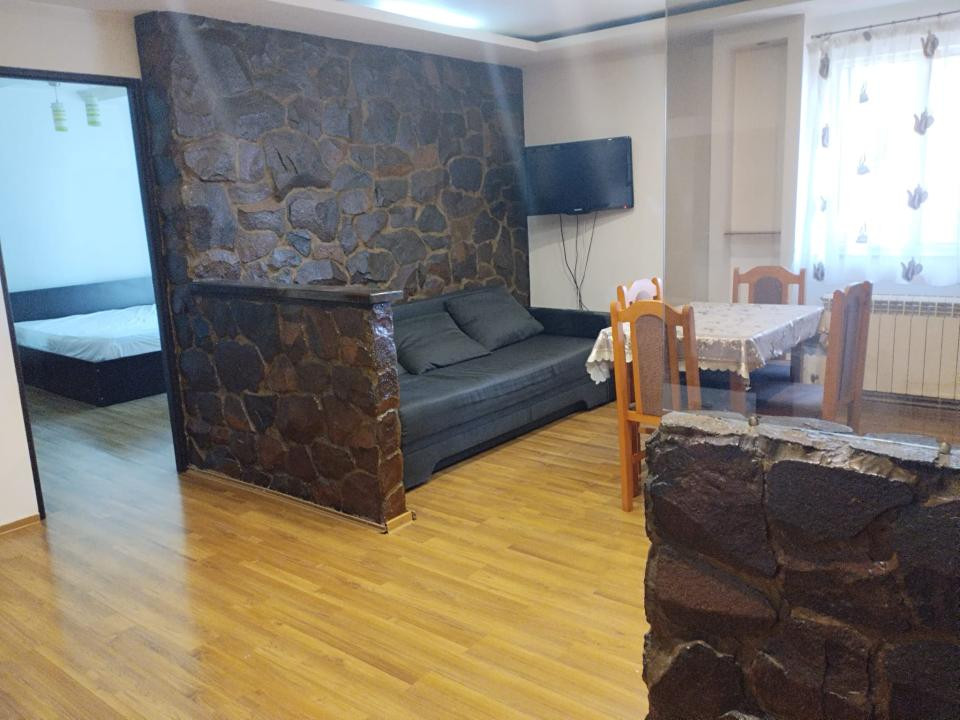 Apartament spațios cu 2 camere | 54 mp | Balcon | Zona Cetății | 350 €/lună