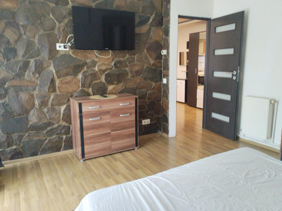 Apartament spațios cu 2 camere | 54 mp | Balcon | Zona Cetății | 350 €/lună