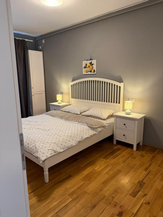 Apartament 2 dormitoare | 1 baie | 1 bucatarie | balcon | zona Centrala