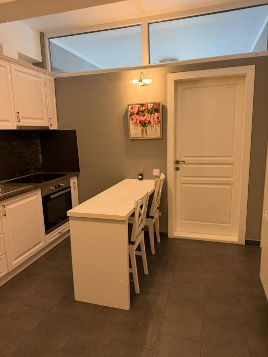 Apartament 2 dormitoare | 1 baie | 1 bucatarie | balcon | zona Centrala