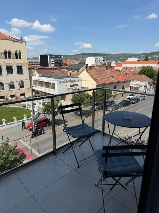 Apartament 2 dormitoare | 1 baie | 1 bucatarie | balcon | zona Centrala