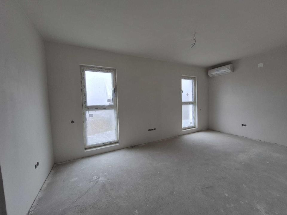 Casa tip Duplex semifinisat lSu 240mp lDambul Rotund                  