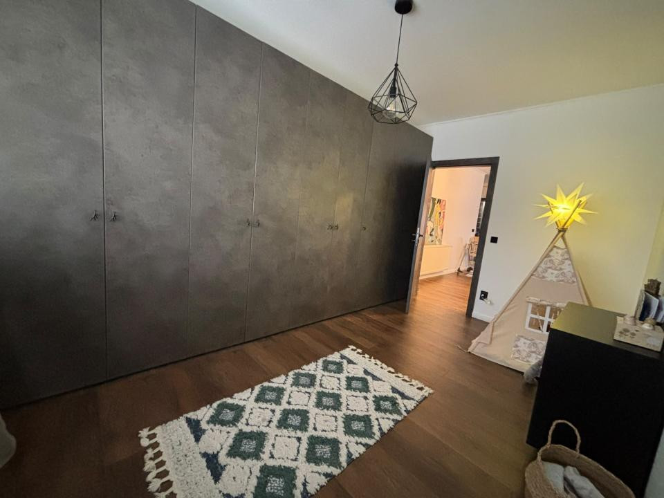 Apartament modern l 3 camere l la cheie l parcare l Sub Cetate 