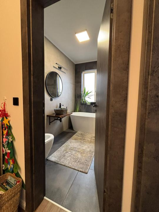 Apartament modern l 3 camere l la cheie l parcare l Sub Cetate 