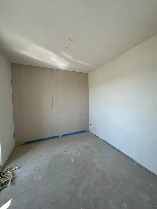 Apatament 2 camere l Semifinisat l bloc nou l Intre Lacuri 