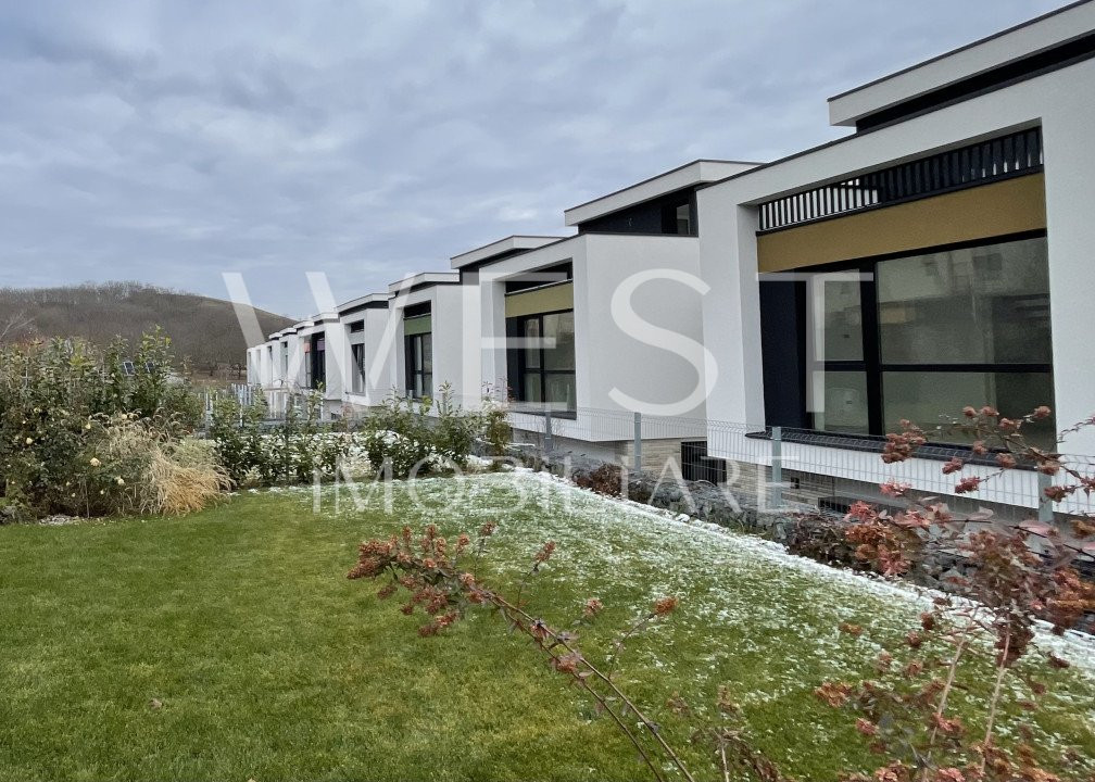 Casa înșiruită DE LUX cu 4 cam/120mp! TERASA PANORAMICA! Str. Voronet!