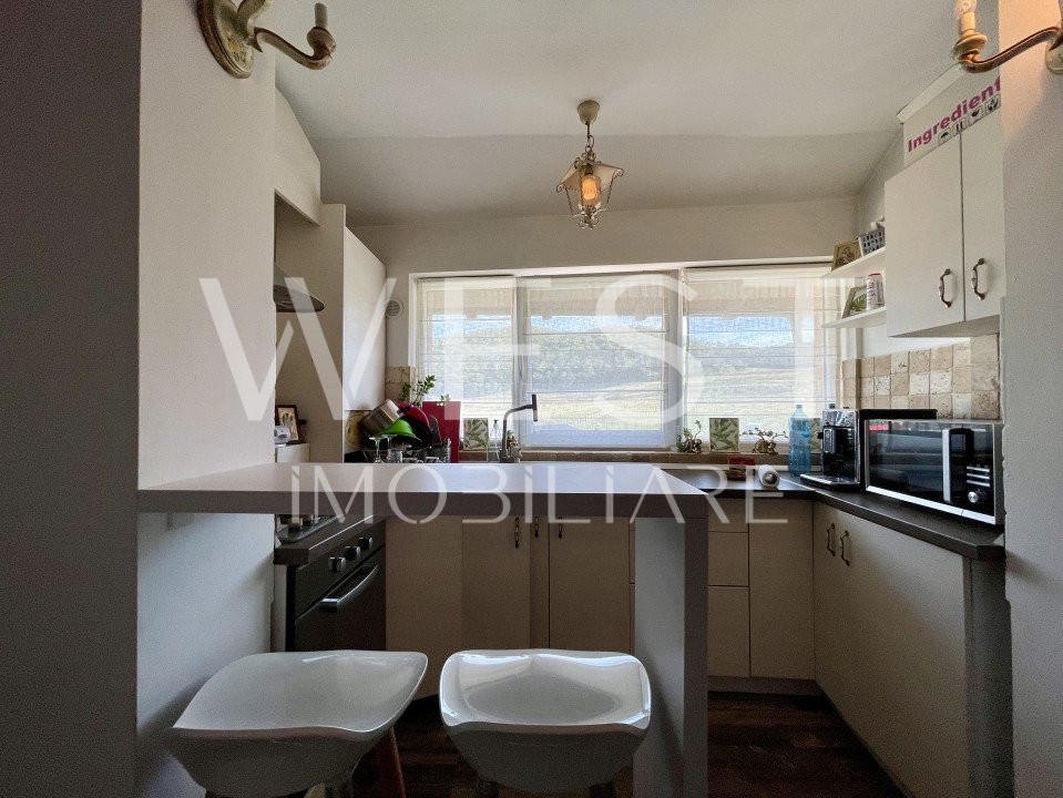 Apartament cu 3 cam/70mp! 2 bai! Scara interioară! Zona Kik/Florilor!