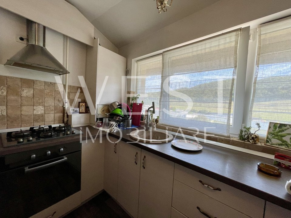 Apartament cu 3 cam/70mp! 2 bai! Scara interioară! Zona Kik/Florilor!