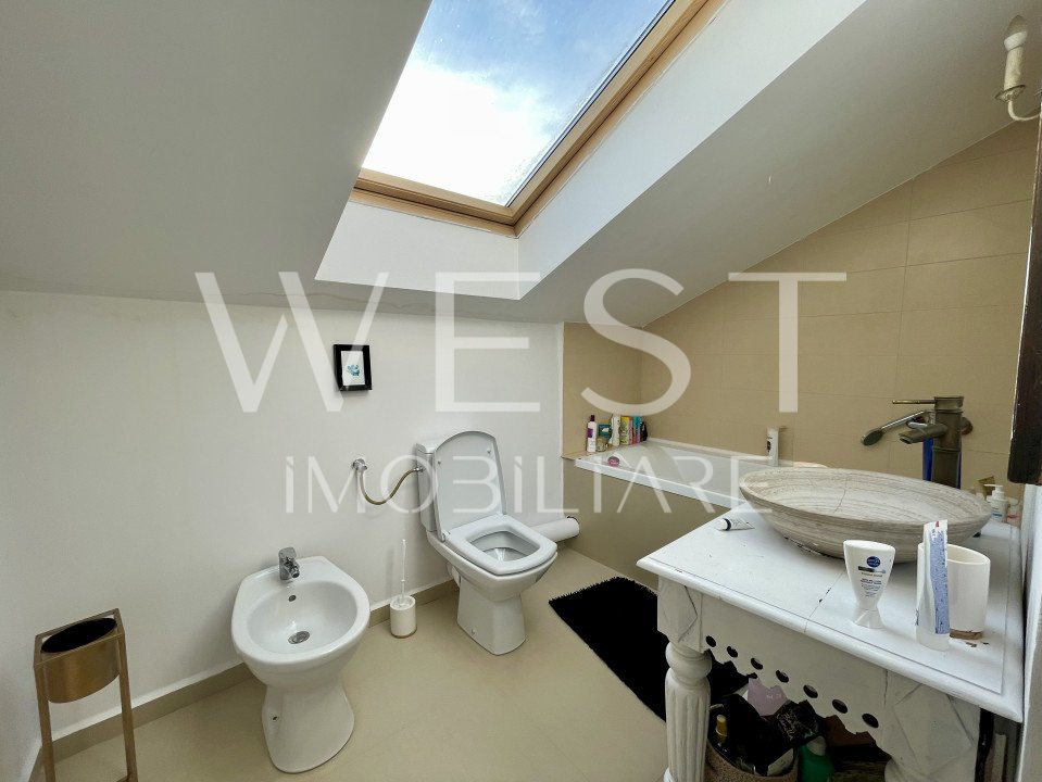 Apartament cu 3 cam/70mp! 2 bai! Scara interioară! Zona Kik/Florilor!