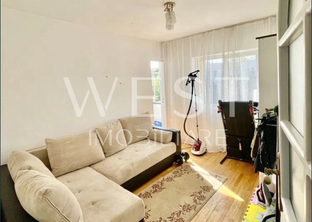 Apartament cu 3 camere, DECOMANDAT! La cheie! Boxa! Gheorghe Dima!