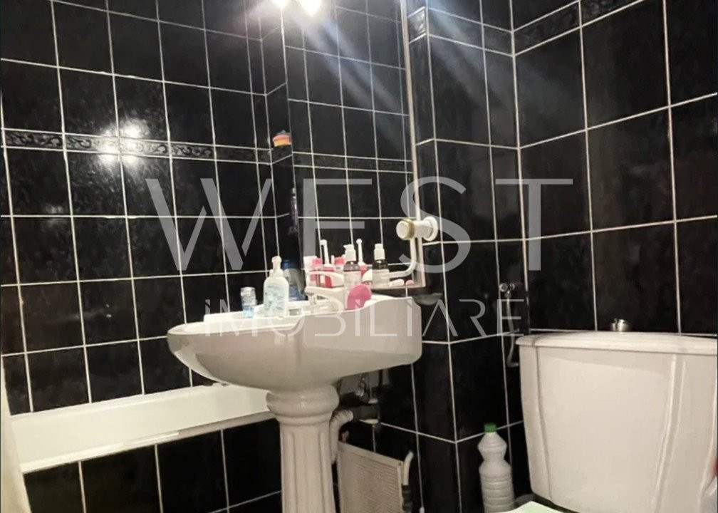 Apartament cu 3 camere, DECOMANDAT! La cheie! Boxa! Gheorghe Dima!