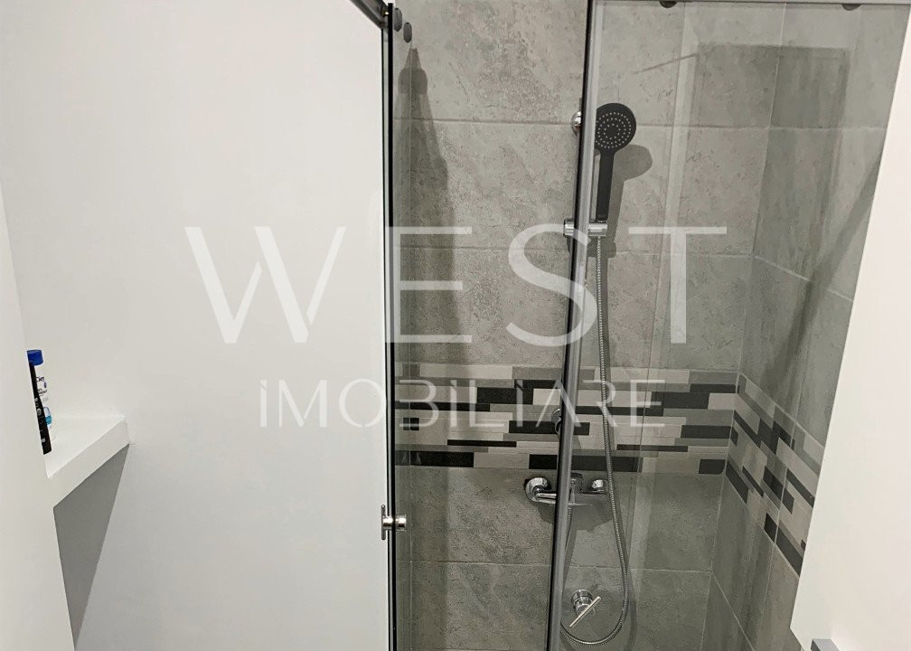 Apartament cu 3 camere, la cheie! Balcon! Parcare cu CF! Zona Terra!