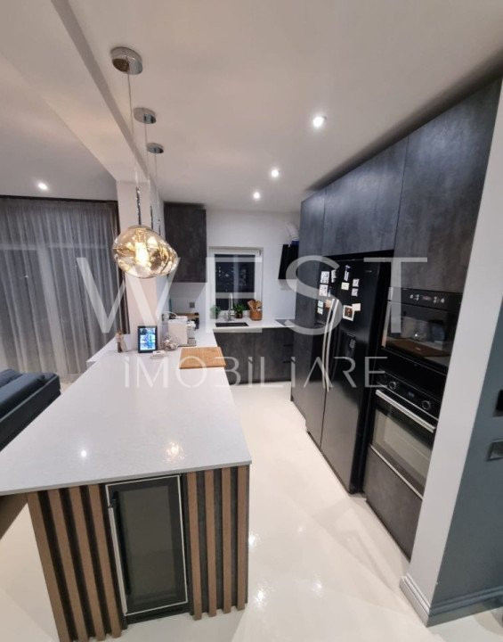 Apartament superfinisat si utilat ! 2 boxe subsol + 2 parcari! Teilor!
