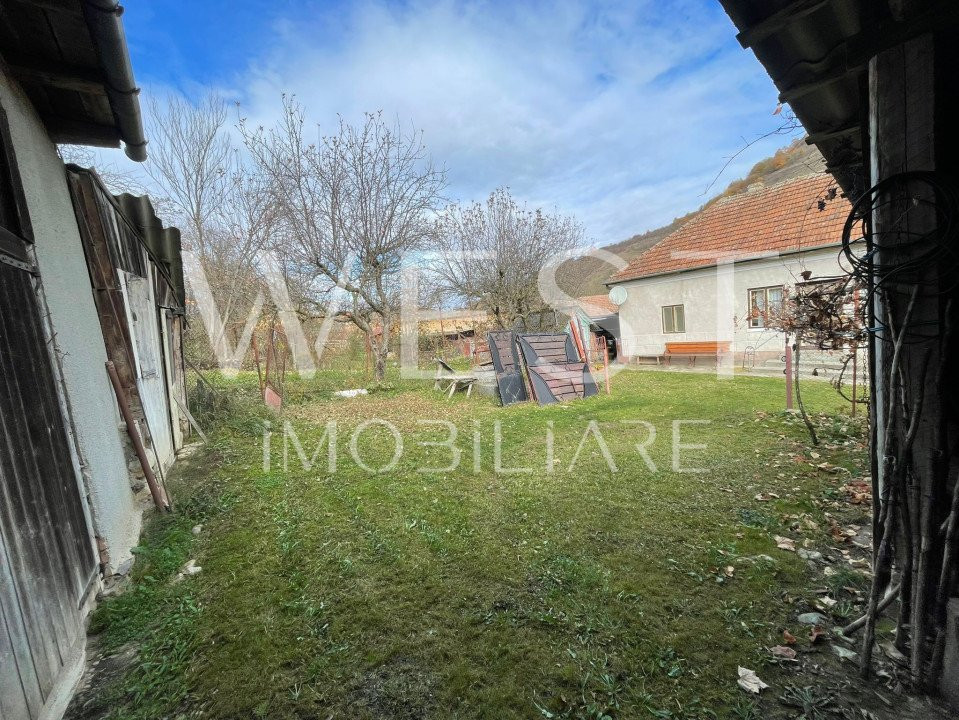 Casa 3camere! 1398mp teren! Toate utilitatile! zona Tauti!