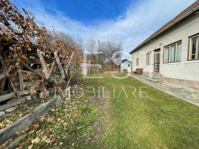 Casa 3camere! 1398mp teren! Toate utilitatile! zona Tauti!