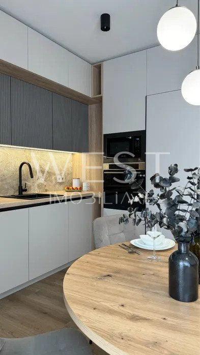 Apartament 3camere! Ultrafinisat! Et. Intermediar! zona Piata Abator!