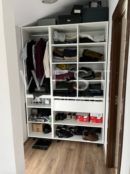 Casă cu arhitectură unică, complet utilată și mobilată în loc. Dezmir!