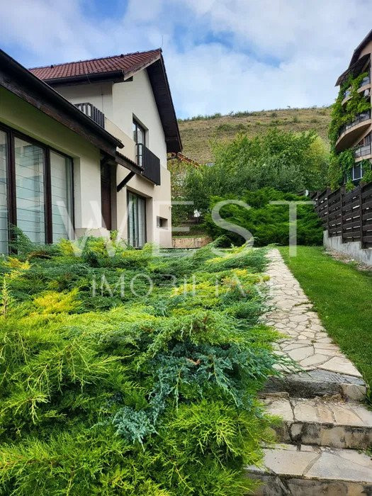 Casa deosebita! 4camere! 180mp utili! 750mp teren! zona Stejarului!