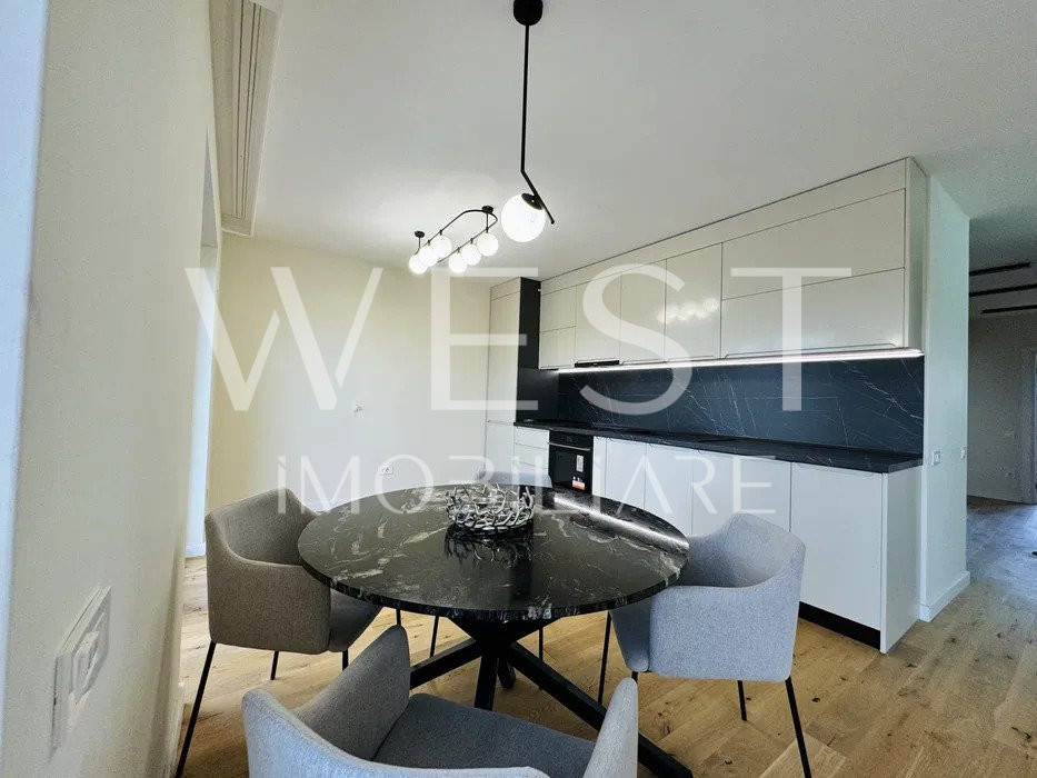 Penthouse 3camere! 90mp! 2Balcoane! Parcare! zona Soporului!