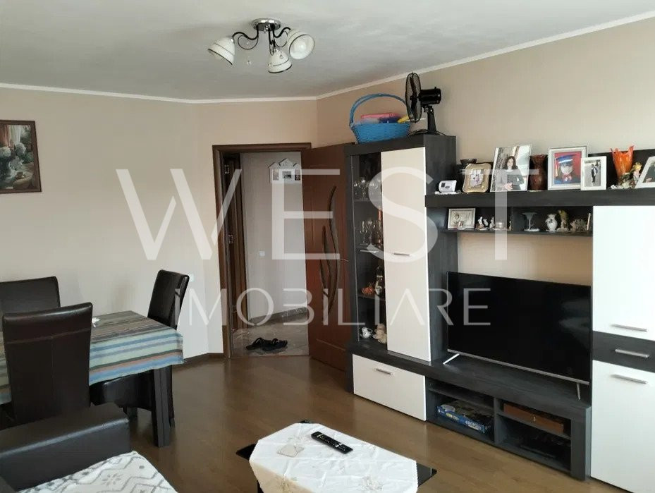 Apartament 3 camere decomandat / 73mp / zona Roka Center/ Parcare