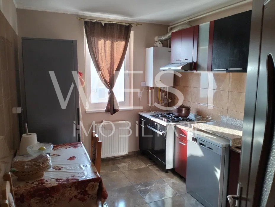 Apartament 3 camere decomandat / 73mp / zona Roka Center/ Parcare