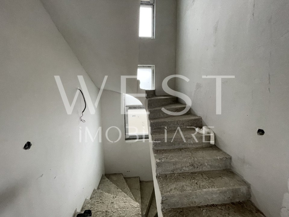 Casa individuală D+P+E/206mp! Teren 467mp! 2 parcari! Loc. Dezmir!