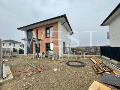 Casa individuală D+P+E/206mp! Teren 467mp! 2 parcari! Loc. Dezmir!