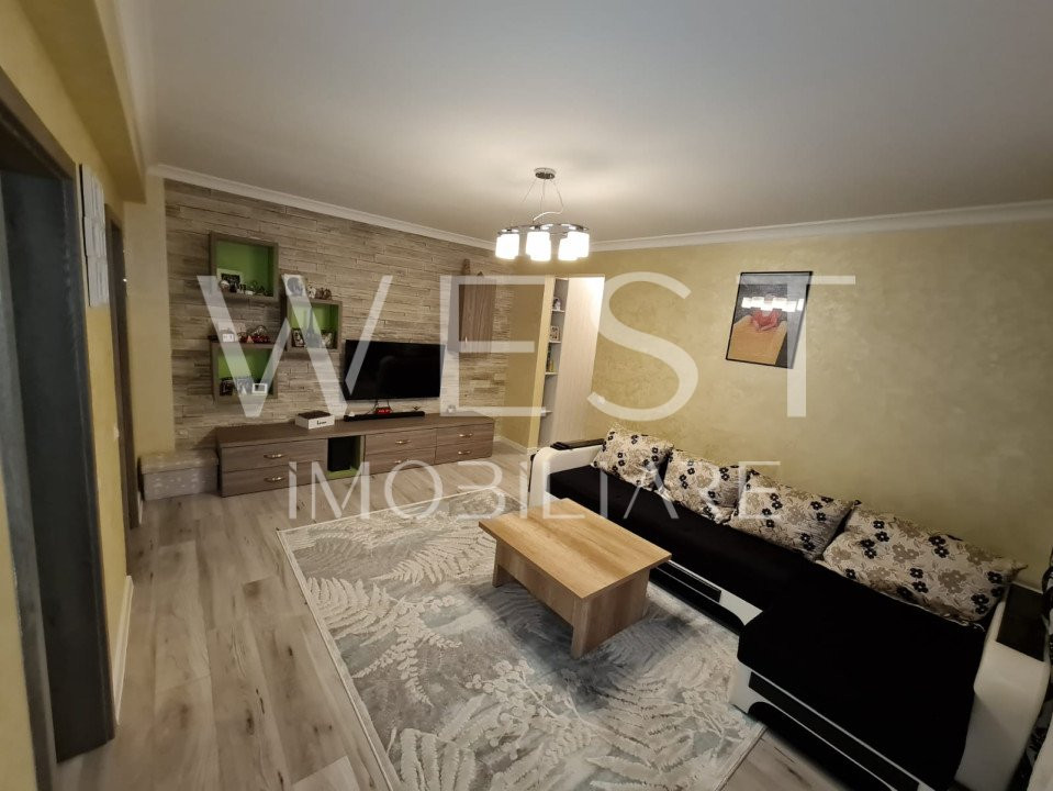 Apartament cu 3 camere/68mp! Balcon 7mp! Parcare! Str. Stejarului!