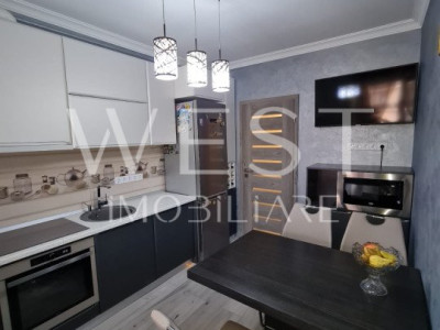 Apartament cu 3 camere/68mp! Balcon 7mp! Parcare! Str. Stejarului!