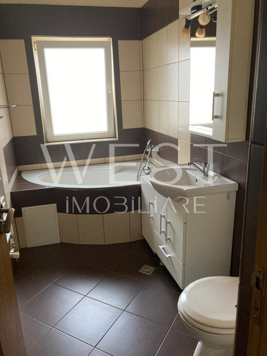Apartament cu 2 camere, la cheie! Balcon! 2 parcari! Zona Terra!