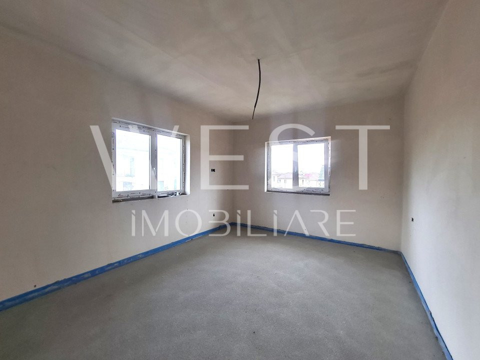 Duplex cu curte proprie!CF disponibil!4 camere/teren 320mp! Chinteni