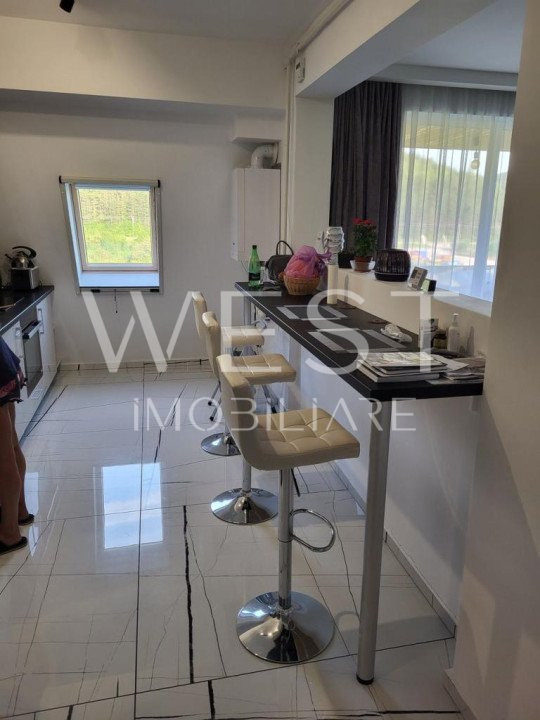 Apartament superfinisat LA CHEIE ! 3 camere ! 2 Parcari ! Zona Vivo !