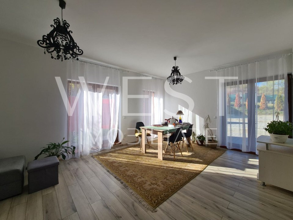 Apartament la vila,2 cam. cu gradina de 95mp!2 Parcari!Zona Urusagului