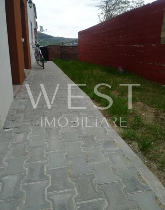 Apartament la vila,2 cam. cu gradina de 95mp!2 Parcari!Zona Urusagului