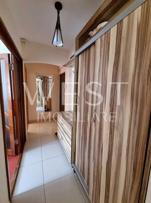 Apartament 3 camere, decomandat/ Boxa/ Etaj intermediar/ Zona BIG