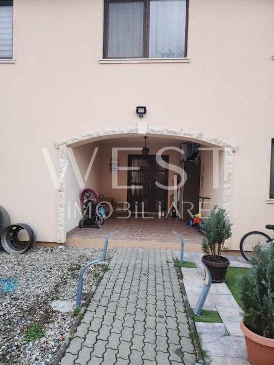 Triplex 4 camere 112mp+curte! Modern mobilat/utilat! Zona Florilor!
