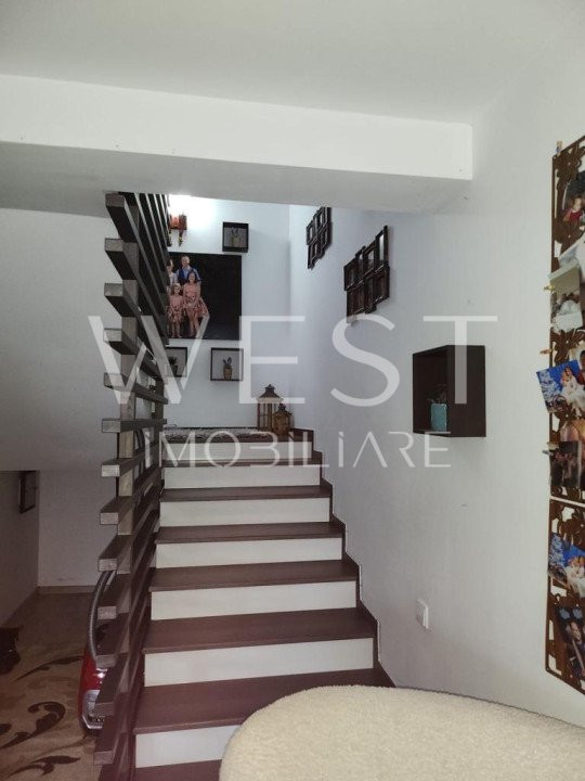 Triplex 4 camere 112mp+curte! Modern mobilat/utilat! Zona Florilor!